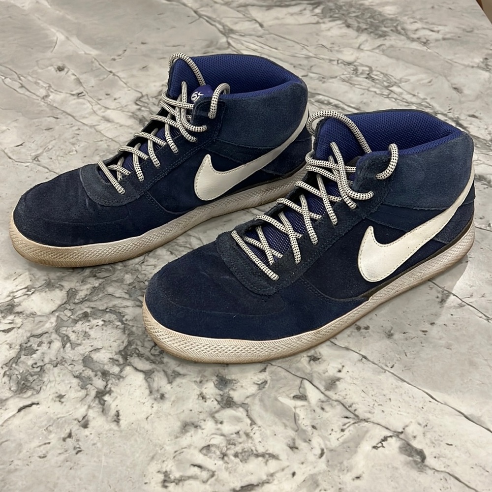 Men’s Nike sneakers